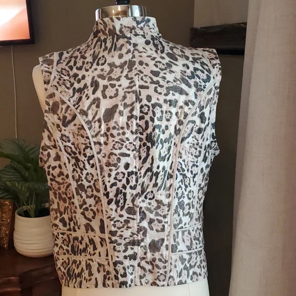 Chicos Leopard Linen Vest - Picture 6 of 13